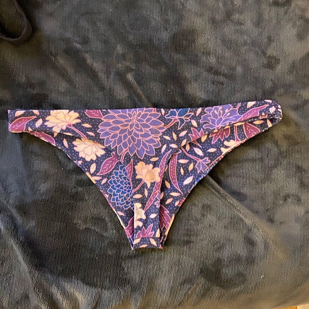 Stone Fox Swim bottoms size large